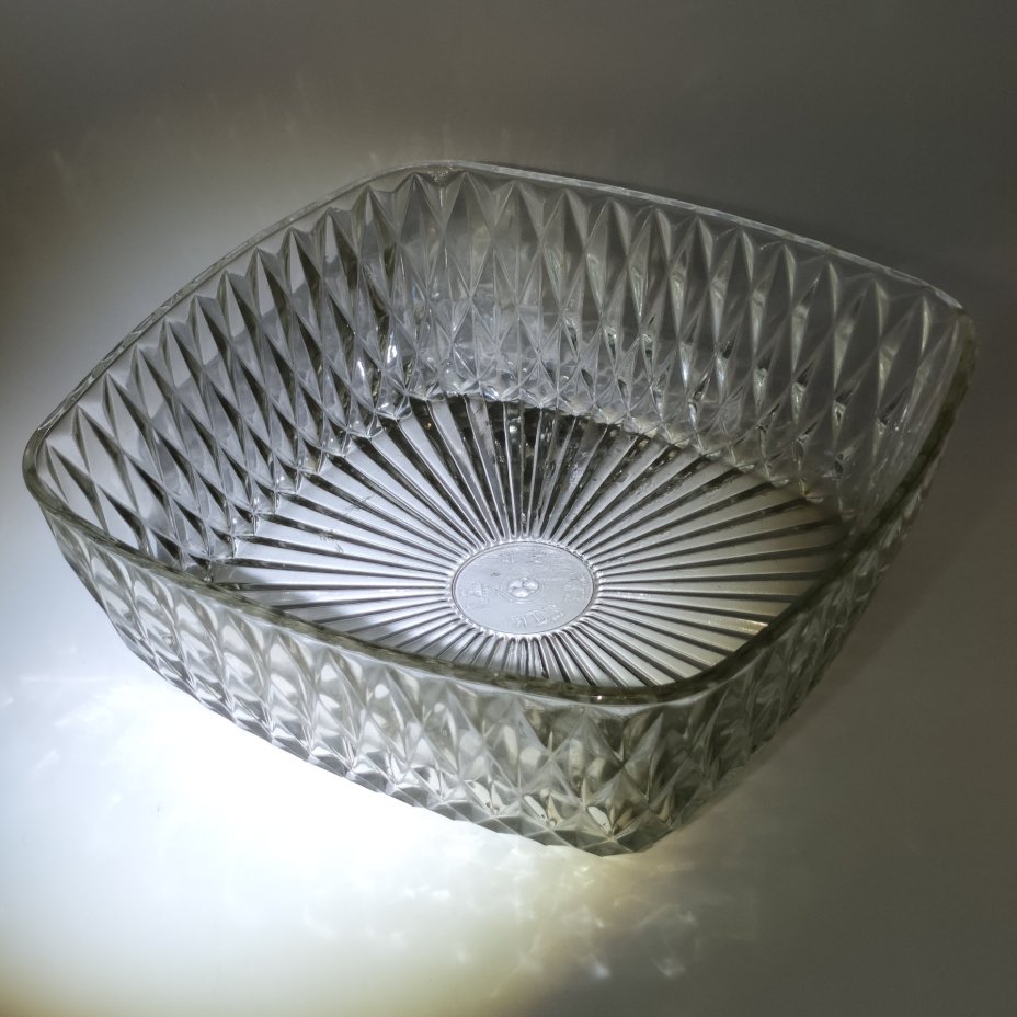 Салатник (фруктовница) с рельефным декором, стекло, пресс, Уршельский стеклозавод имени 10-й годовщины Октября, СССР, 1963-1983 гг.