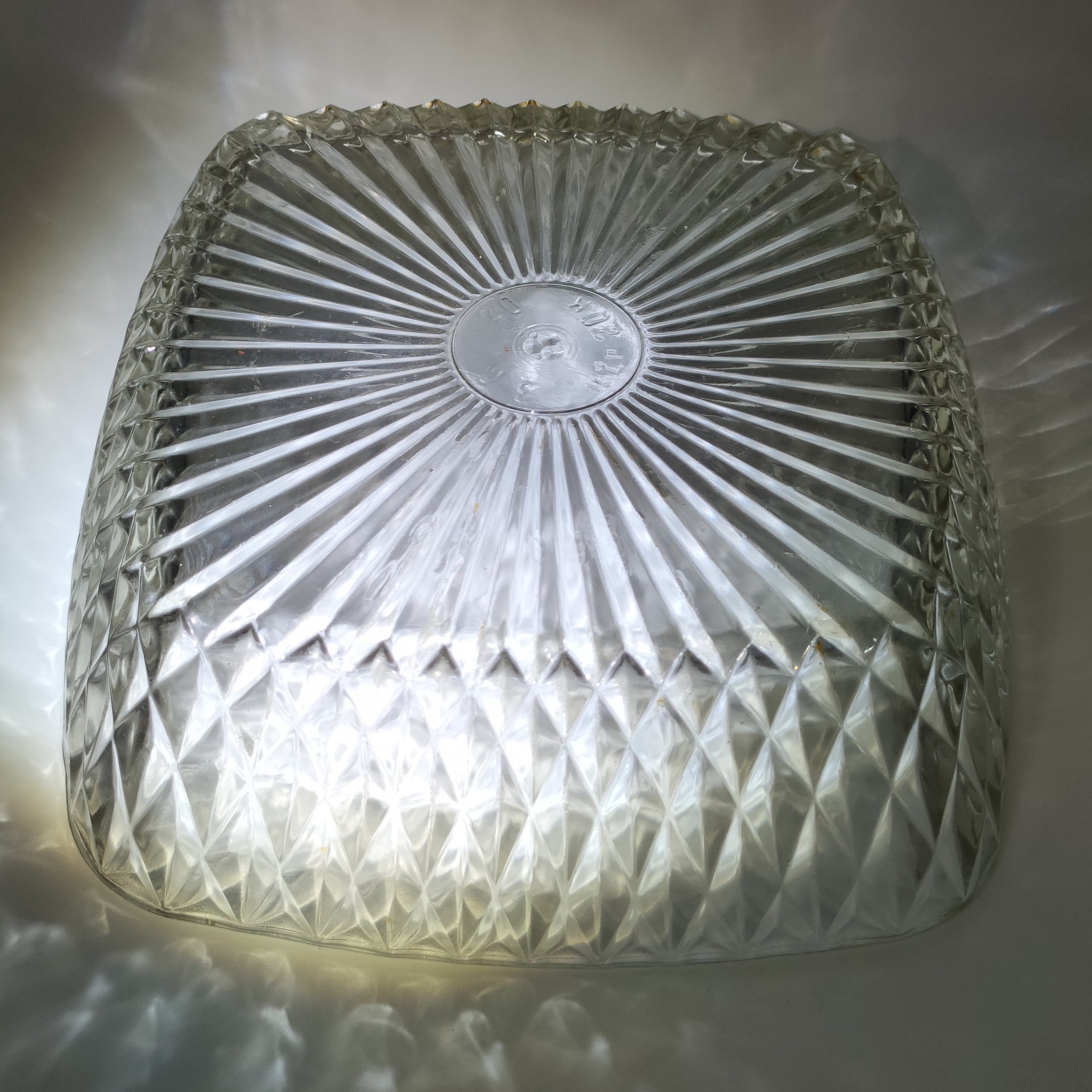 Салатник (фруктовница) с рельефным декором, стекло, пресс, Уршельский стеклозавод имени 10-й годовщины Октября, СССР, 1963-1983 гг.