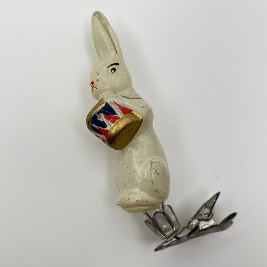 Игрушка елочная на прищепке "Заяц с барабаном", стекло, роспись, металл, Завод стеклянных ёлочных украшений и оптических изделий, г. Москва, СССР, 1950-1960 гг.