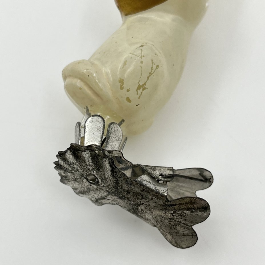 Игрушка елочная на прищепке "Заяц с барабаном"