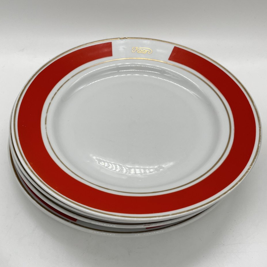 Набор из 4 обеденных тарелок с лаконичным геометрическим декором, фарфор, деколь, золочение, Октябрьский фарфорово-фаянсовый завод, СССР, 1964-1991 гг.