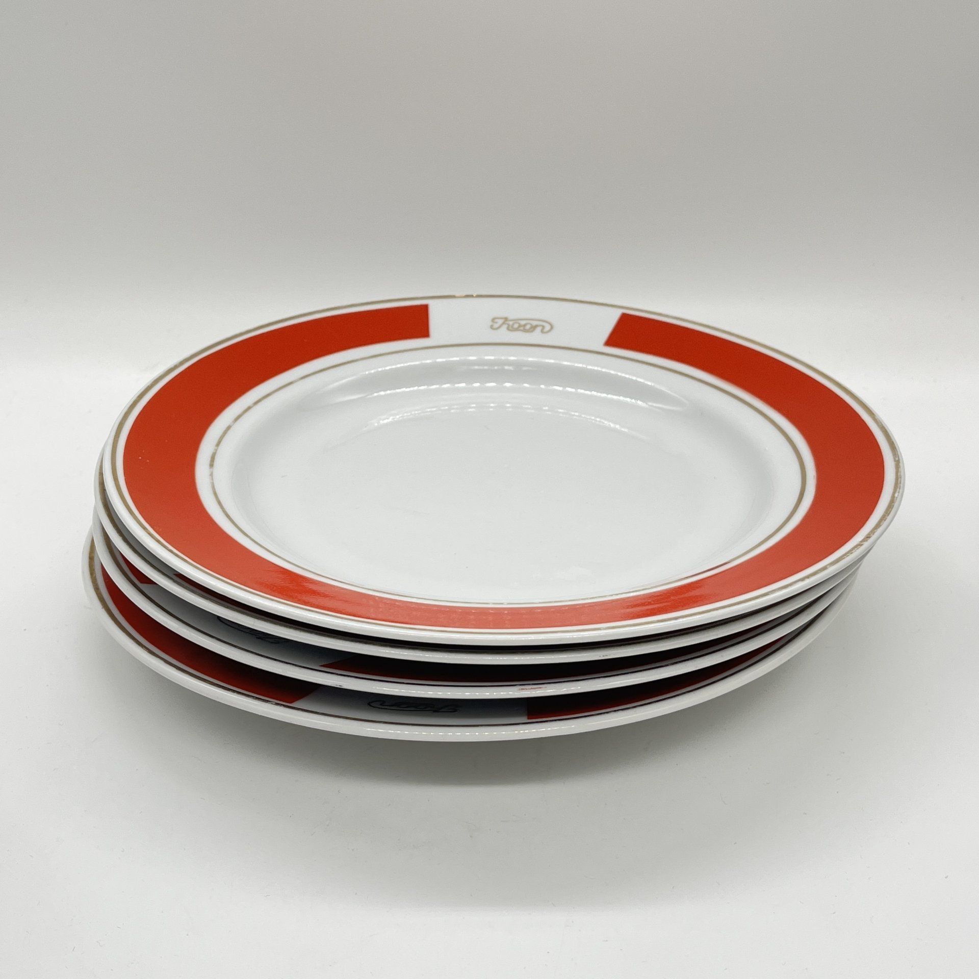 Набор из 4 обеденных тарелок с лаконичным геометрическим декором, фарфор, деколь, золочение, Октябрьский фарфорово-фаянсовый завод, СССР, 1964-1991 гг.