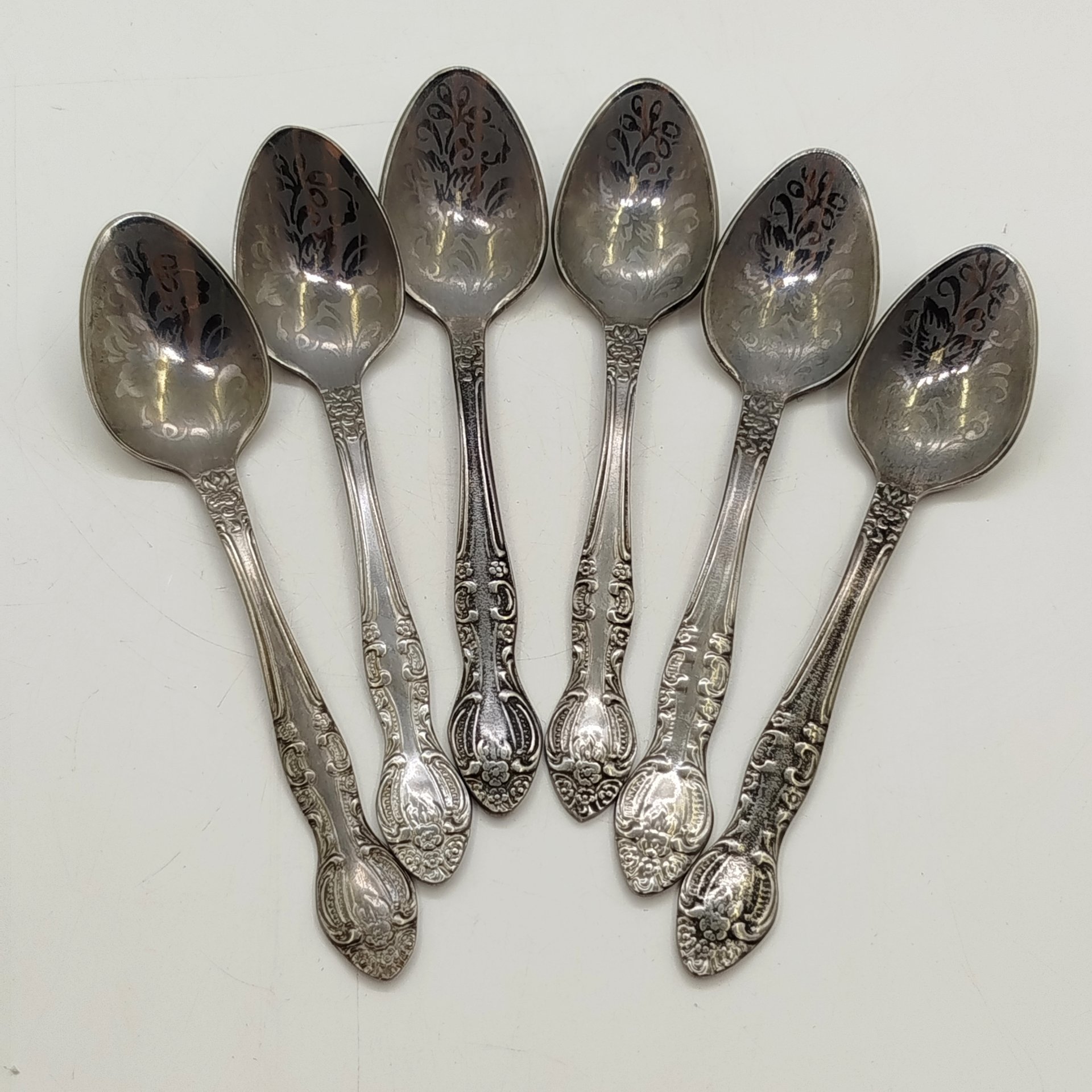 Набор из 6 кофейных ложек, украшенных растительным декором, нержавеющая сталь, Павловский завод художественных металлоизделий им. С.М. Кирова, СССР, 1970-1990 гг.