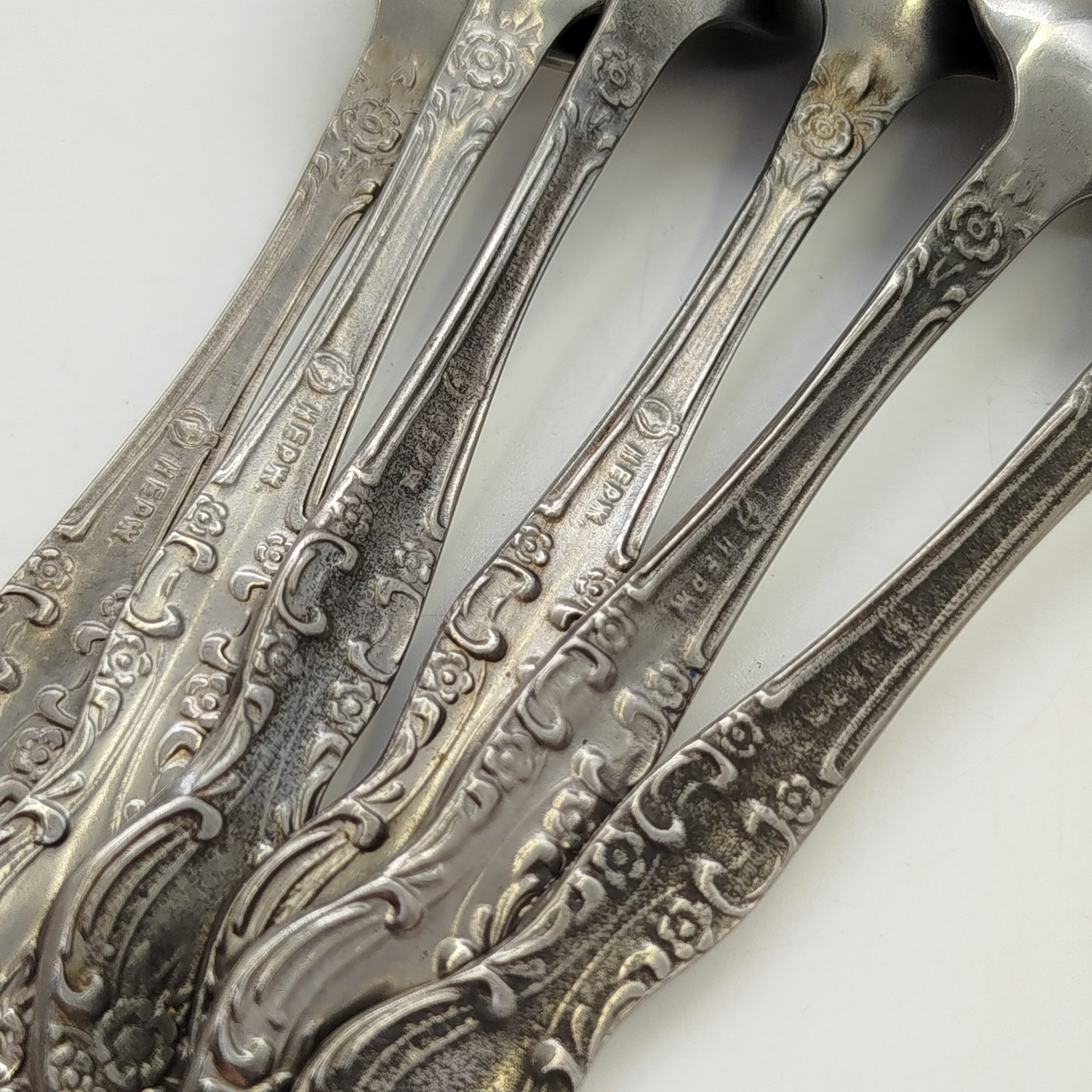 Набор из 6 кофейных ложек, украшенных растительным декором, нержавеющая сталь, Павловский завод художественных металлоизделий им. С.М. Кирова, СССР, 1970-1990 гг.