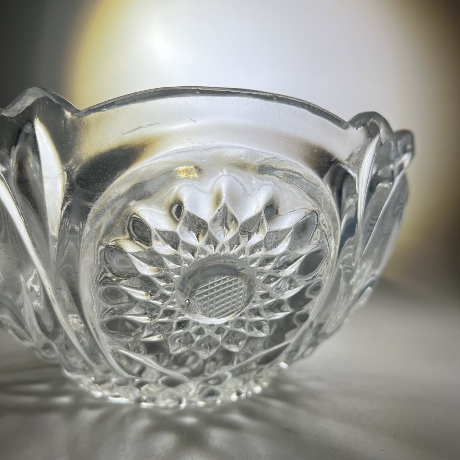 Салатник круглой формы с растительным и геометрическим декором