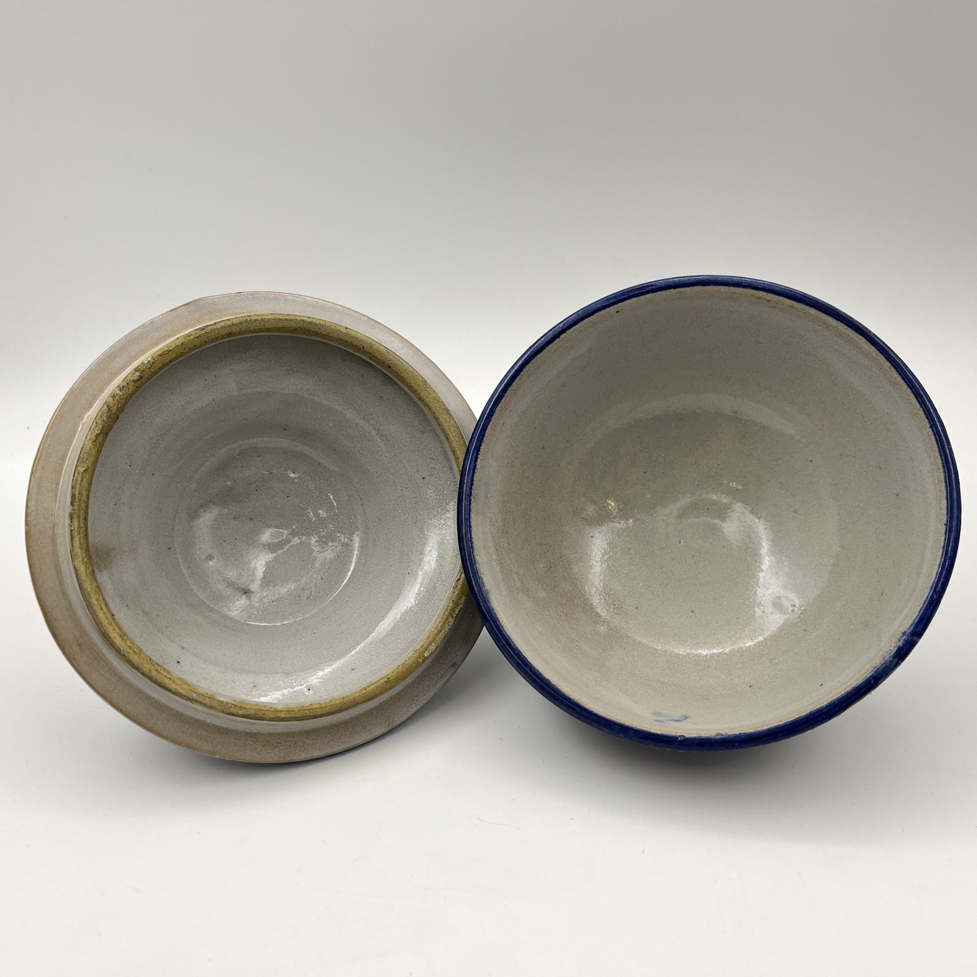 Шкатулка, украшенная орнаментом и металлической оплеткой, керамика, металл, Европа, 1970-1990 гг.