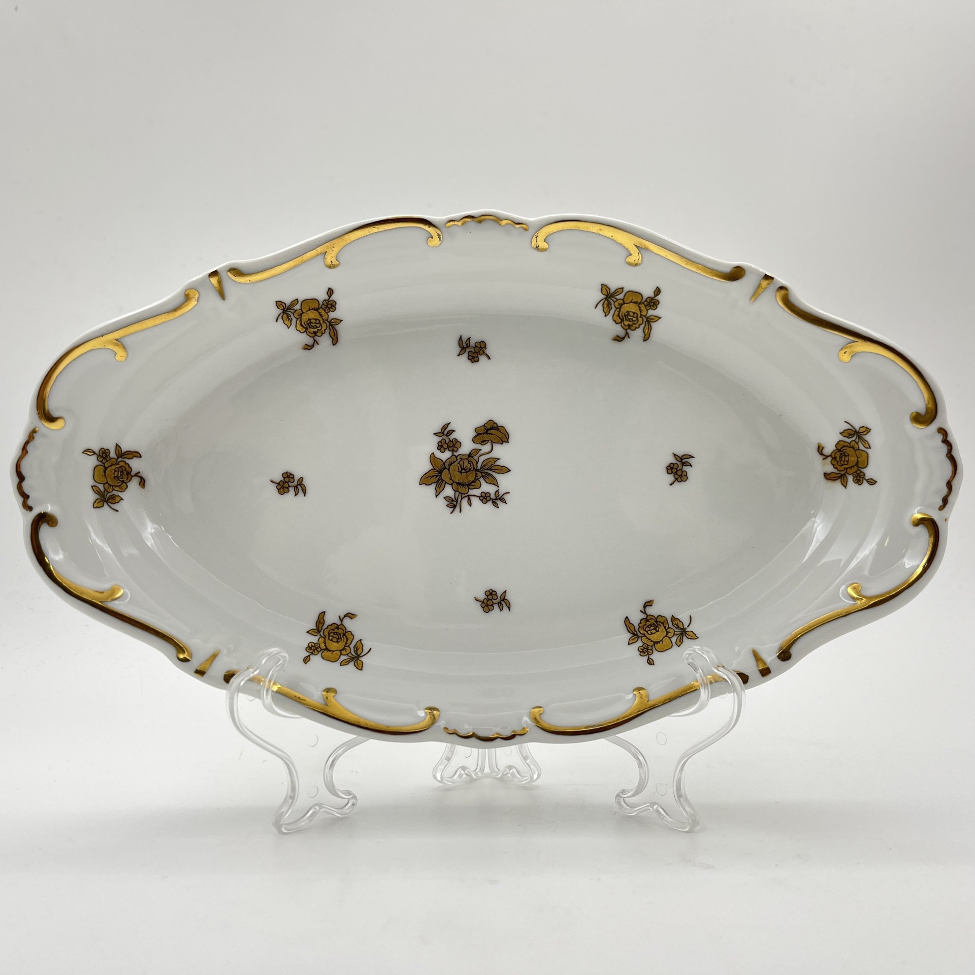 Блюдо, украшенное цветочным декором, серия "Katharina", фарфор, золочение, Weimar Porzellan (Веймарский фарфор), ГДР, 1950-1980 гг.