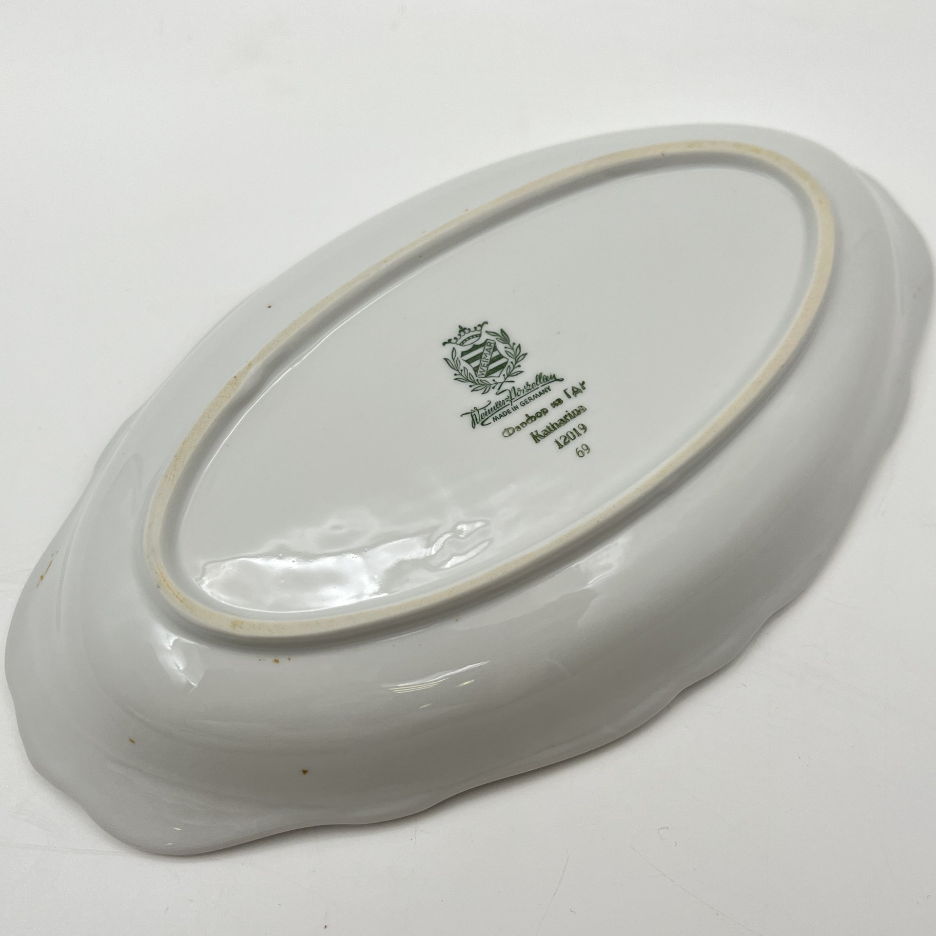 Блюдо, украшенное цветочным декором, серия "Katharina", фарфор, золочение, Weimar Porzellan (Веймарский фарфор), ГДР, 1950-1980 гг.