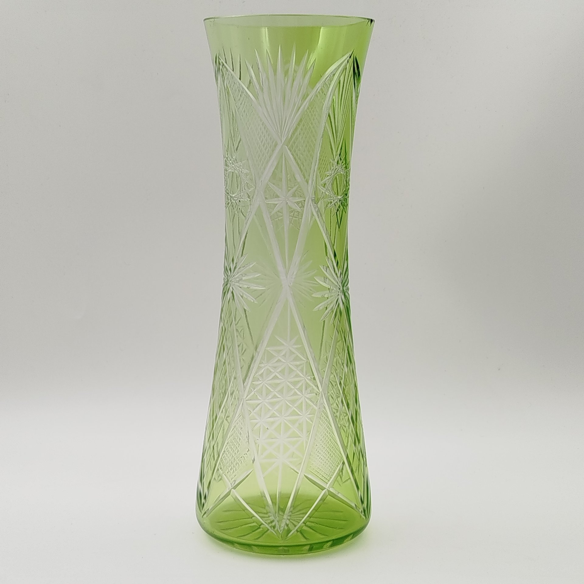 Ваза для цветов с резным декором, стекло, алмазная грань, СССР, 1970-1990 гг.