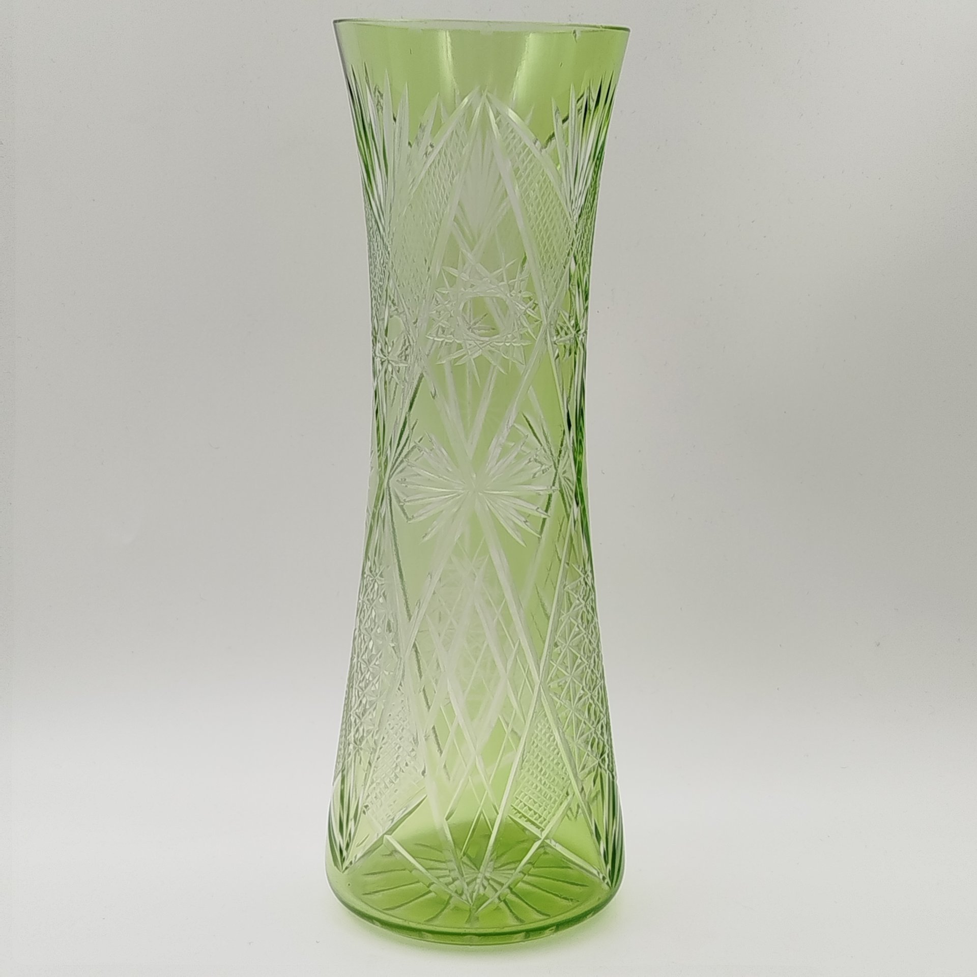 Ваза для цветов с резным декором, стекло, алмазная грань, СССР, 1970-1990 гг.