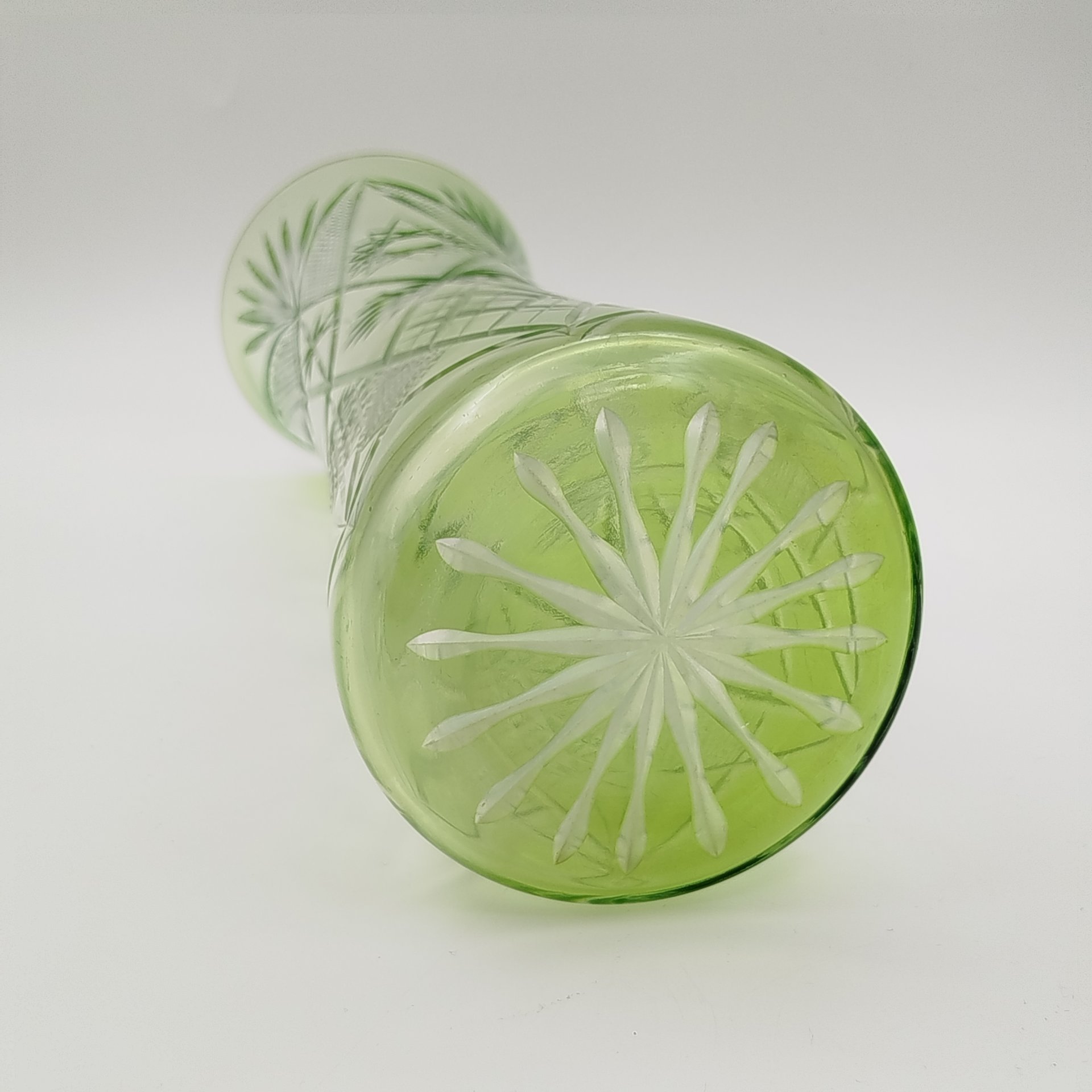 Ваза для цветов с резным декором, стекло, алмазная грань, СССР, 1970-1990 гг.