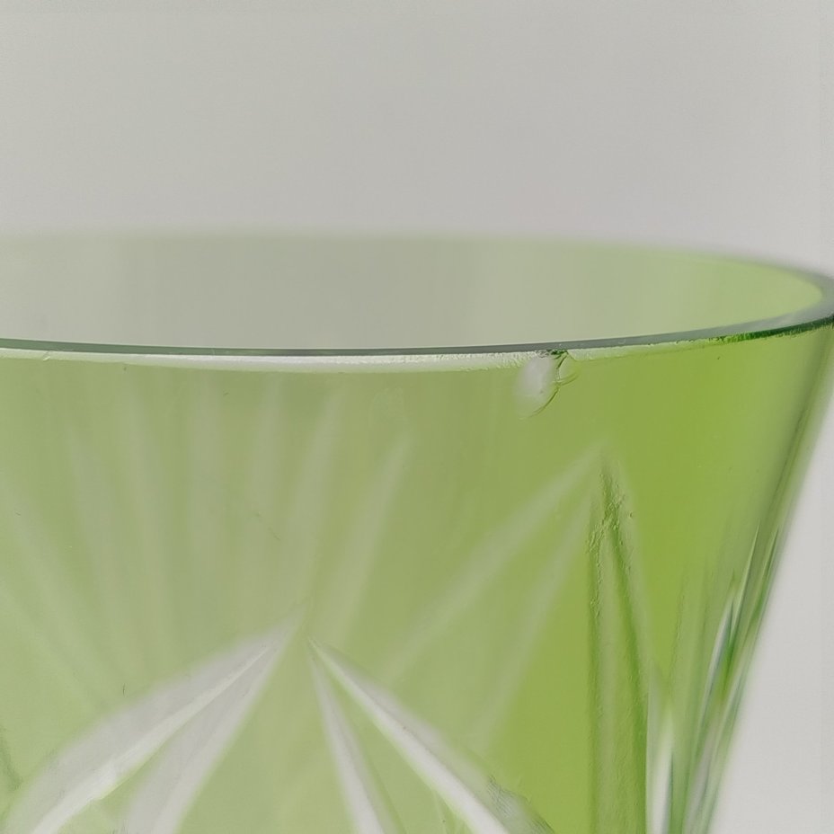 Ваза для цветов с резным декором