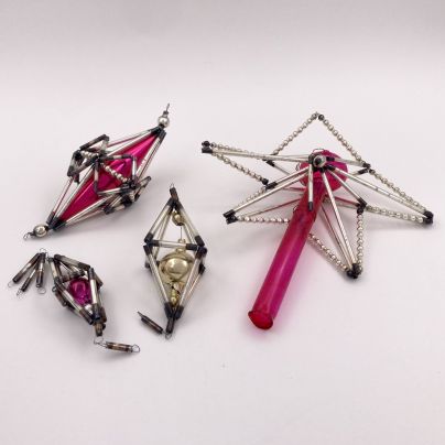 Набор елочных игрушек в виде спутников и насадки на елку в виде звезды, стекло, краска, металл, Завод «Лаборприбор», СССР, 1940-1960 гг.