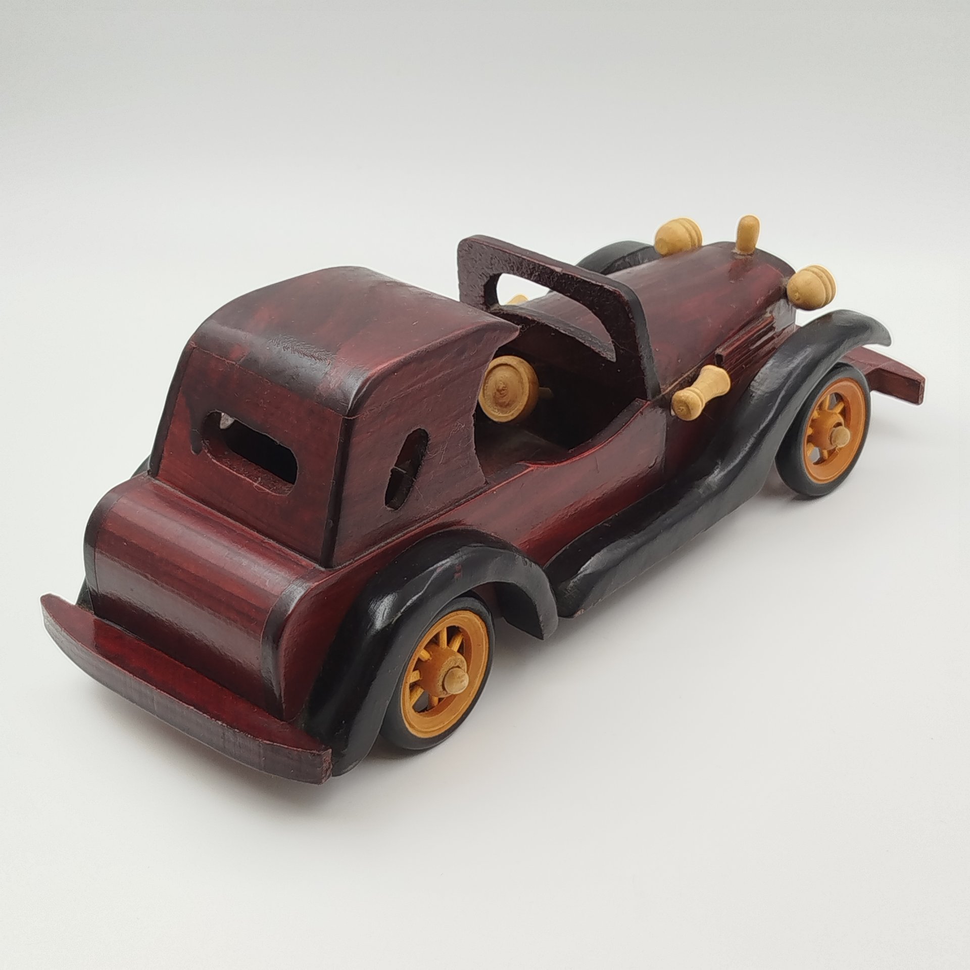 Модель ретро-автомобиля