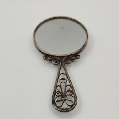 Зеркало карманное, украшенное в технике ажурной скани на рукоятке
