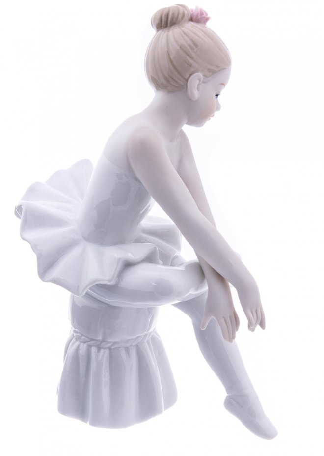Статуэтка "Балерина", фарфор, глазурь, роспись, Китай, 2000-2010 гг.