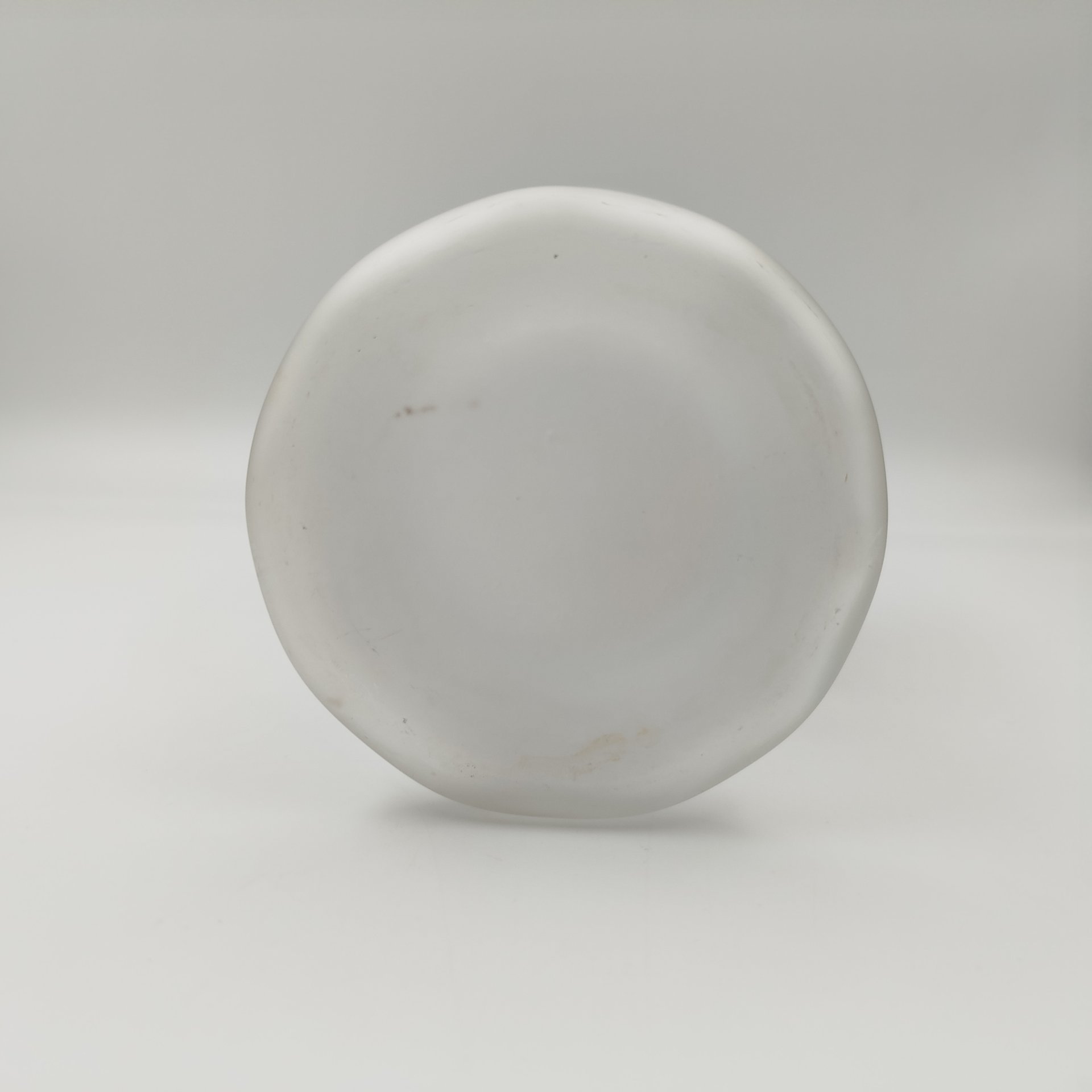 Ваза матовая, украшенная изображением нежно-розового букета, стекло, роспись эмалевыми красками, золочение, Западная Европа, 1930-1960 гг.