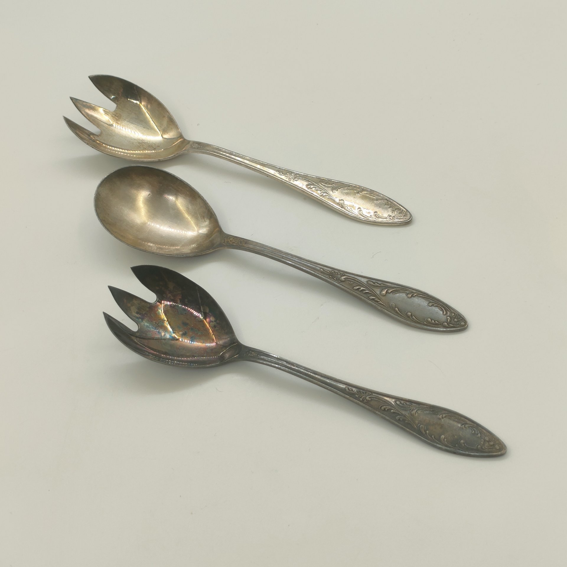 Сервировочный набор для салата (ложка и две вилки), мНЦ (медь-никель-цинк), люстр, Кольчугинский завод цветных металлов, СССР, 1962-1991 гг.