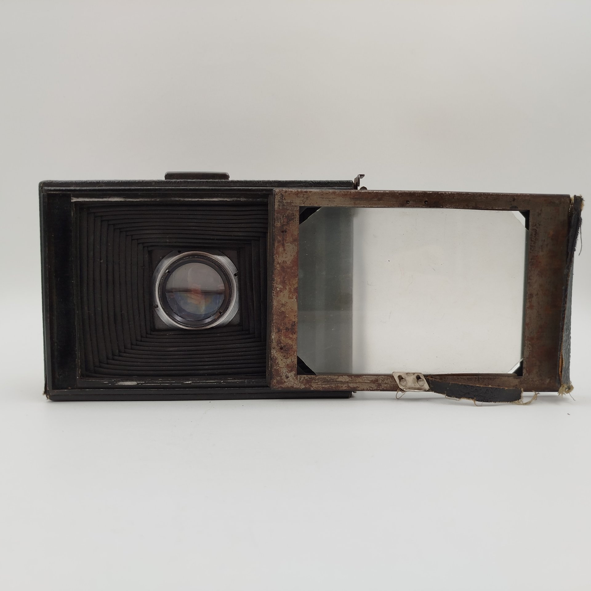 Фотоаппарат "Фотокор-1" в оригинальном кофре, металл, кожа, стекло, ткань, искусственная кожа, Государственный оптико-механический завод имени ОГПУ (ГОМЗ), СССР, 1930-1940 гг., Государственный оптико-механический завод имени ОГПУ (ГОМЗ)