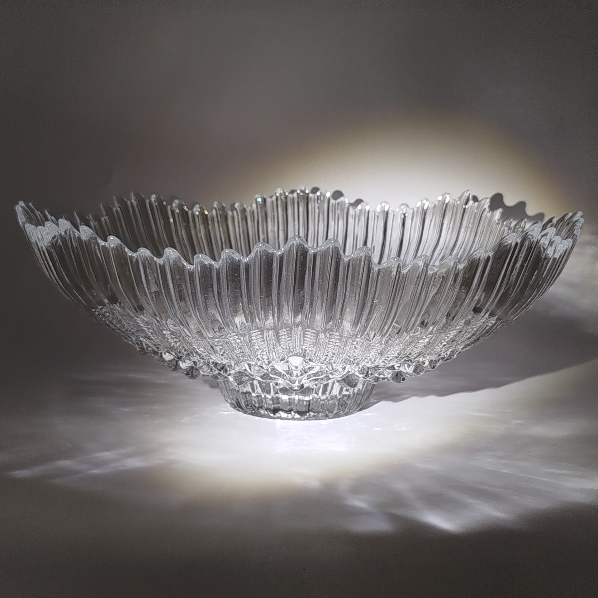 Фруктовница "Зимние узоры", автор М.Ю. Бяков, хрусталь, Ленинградский завод художественного стекла (ЛЗХС), СССР, 1980-1990 гг.