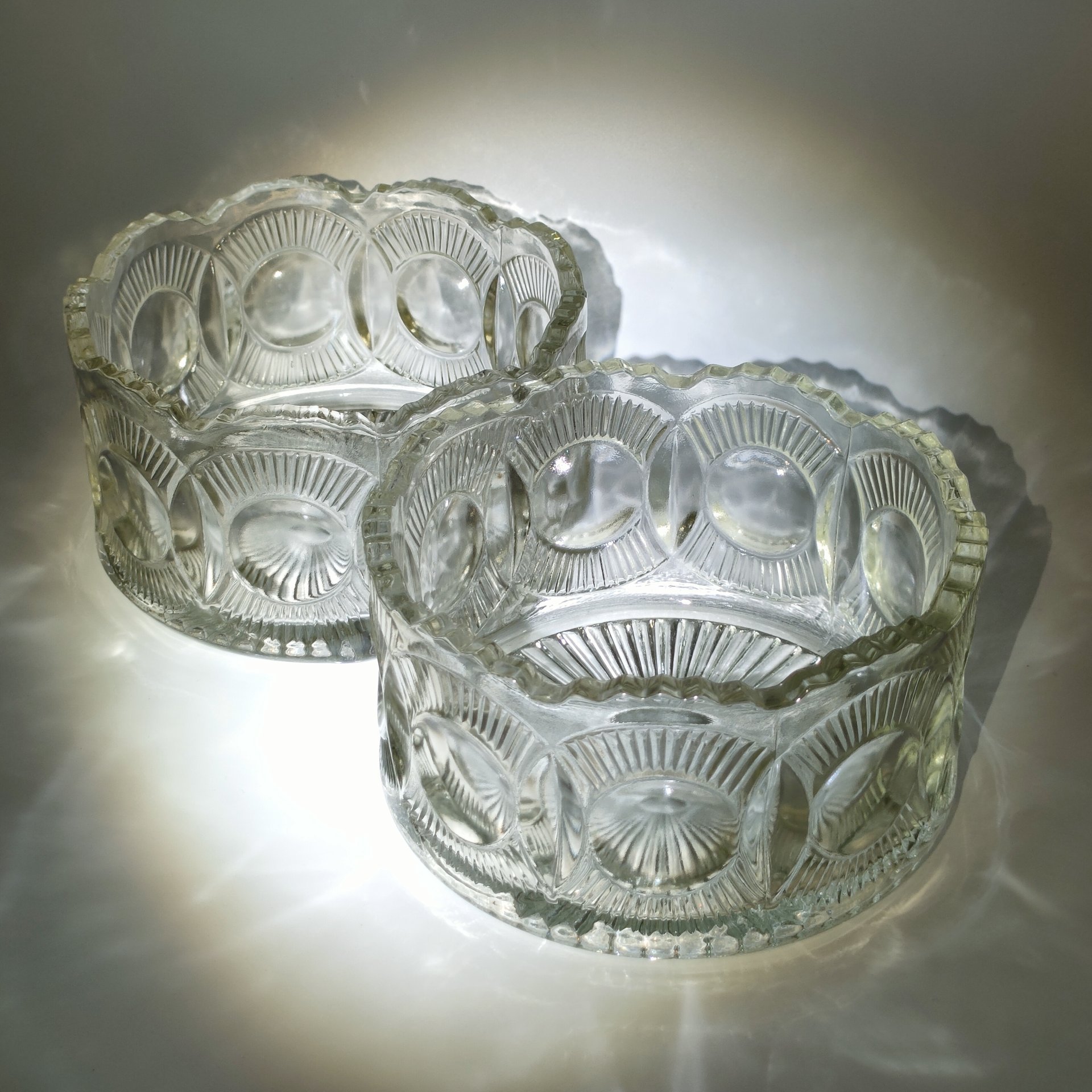 Пара салатников (конфетниц) с линзовидным декором, стекло, Уршельский стеклозавод имени 10-й годовщины Октября, СССР, 1963-1983 гг.