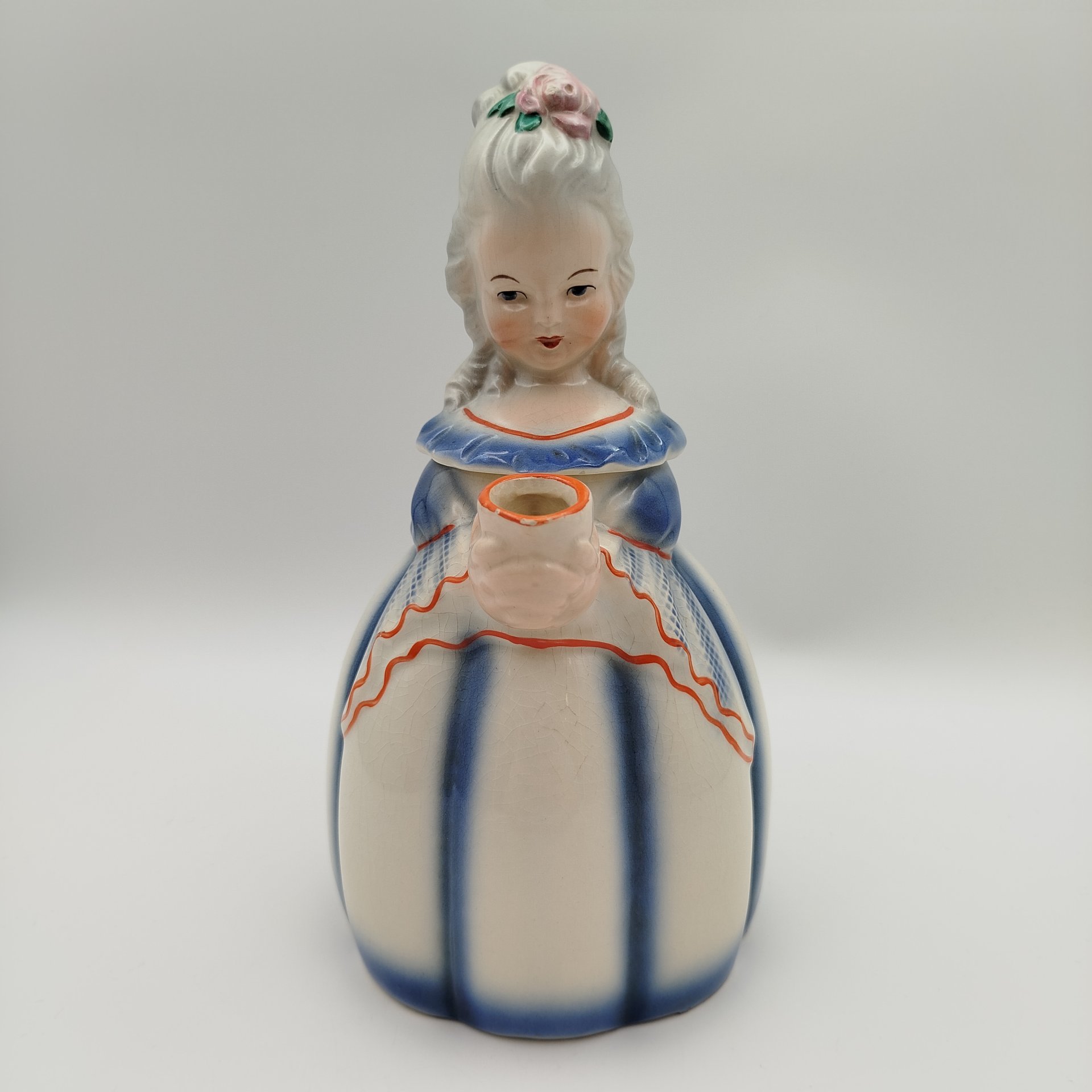 Чайник (кофейник) в виде девушки с кружкой, фаянс, роспись, Западная Европа, 1940-1970 гг.