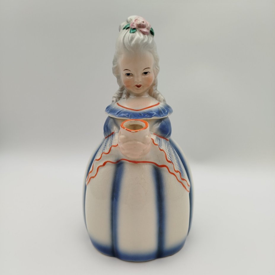 Чайник (кофейник) в виде девушки с кружкой, фаянс, роспись, Западная Европа, 1940-1970 гг.