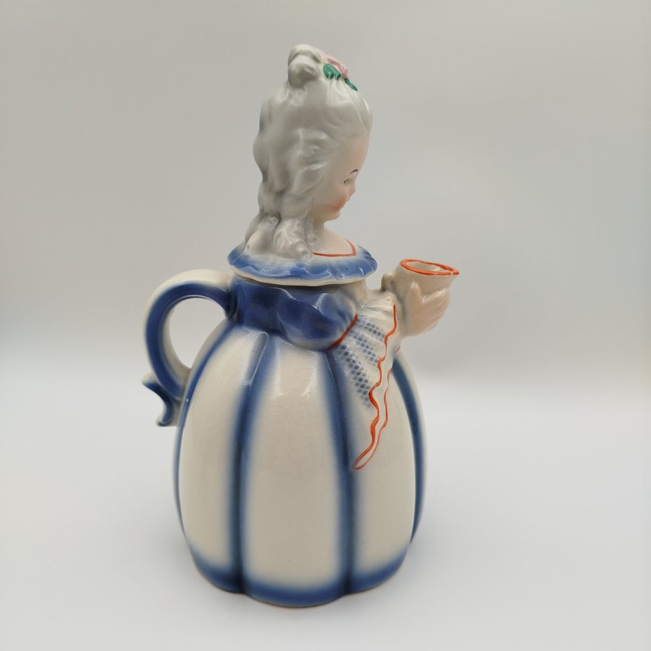 Чайник (кофейник) в виде девушки с кружкой, фаянс, роспись, Западная Европа, 1940-1970 гг.