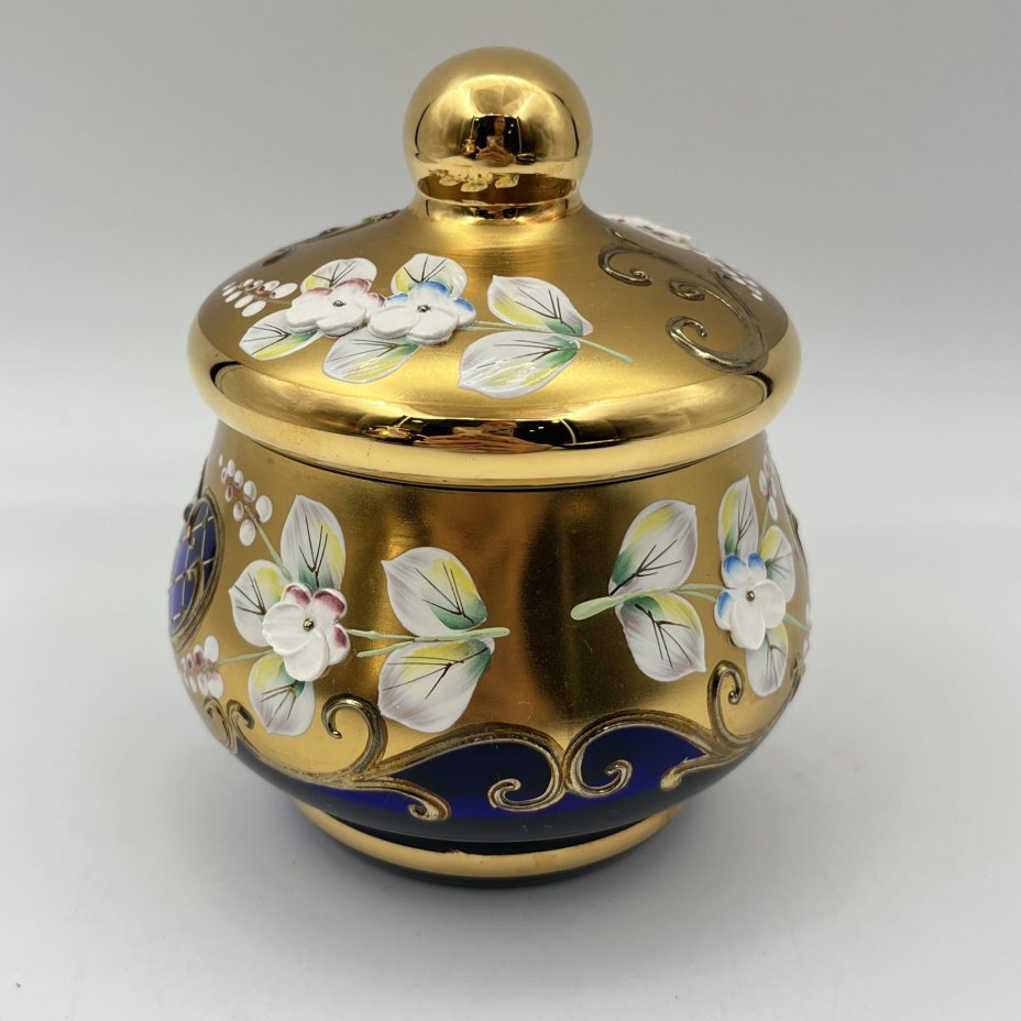 Сахарница (шкатулка) насыщенно-синего оттенка, украшенная лепным декором в виде цветов