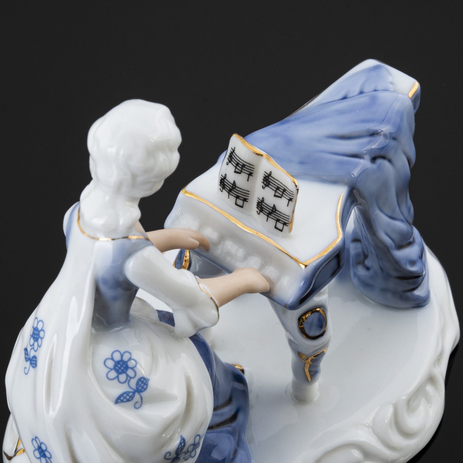 Статуэтка "Дама за роялем", CDC Rococo Collection