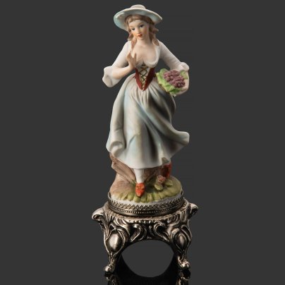 Статуэтка на металлической подставке  "Девушка с виноградом", фарфор, бисквит, роспись, подставка - сплав металлов, Европа, 1970-1990 гг.