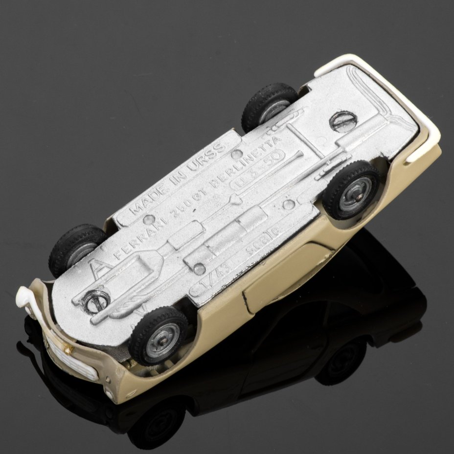 Масштабная модель автомобиля Ferrari 250 gt berlinetta (Феррари 250ГТ Берлинетта) 1/43