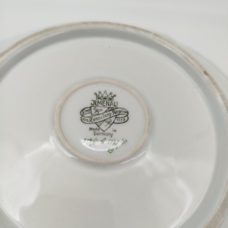 Блюдо зеленого оттенка с прорезным бортом и цветочным декором, фарфор, деколь, золочение, Graf Von Henneberg Porzellan, 1777 Jlmenau, Германия, 1950-1970 гг.