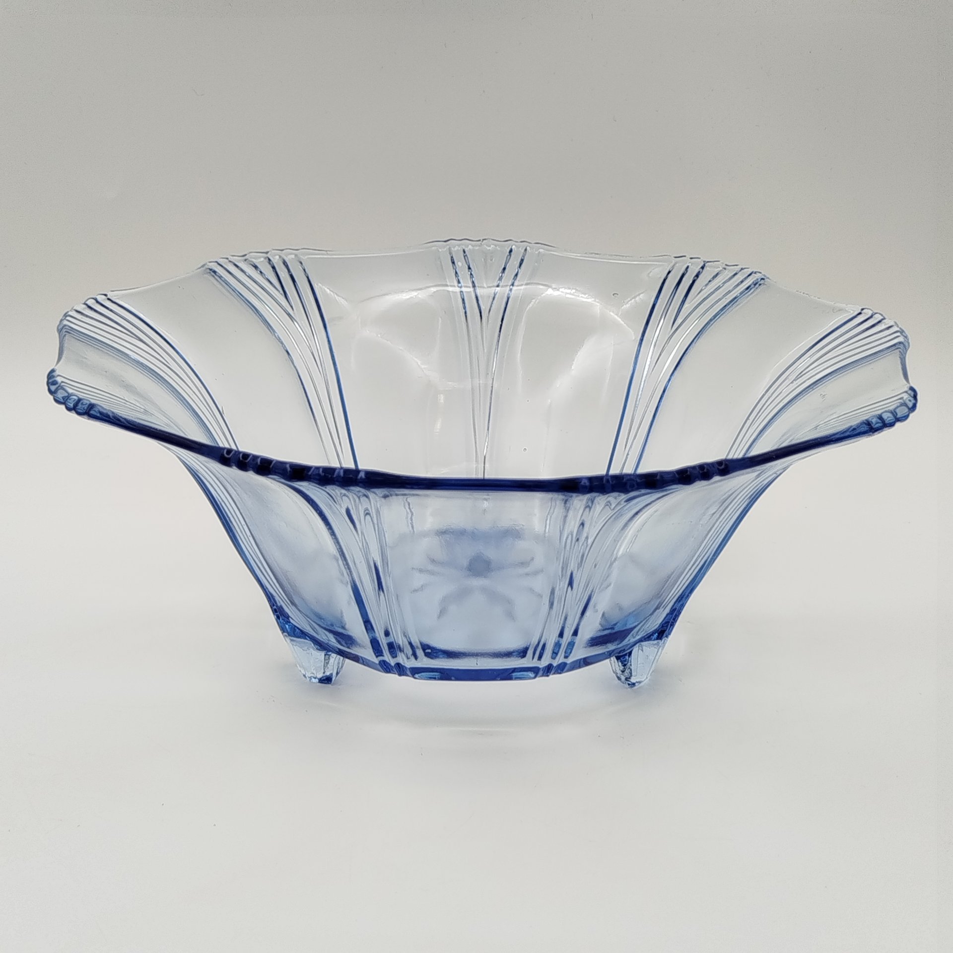 Салатник синего цвета на ножках, стекло, Европа, 1950-1980 гг.