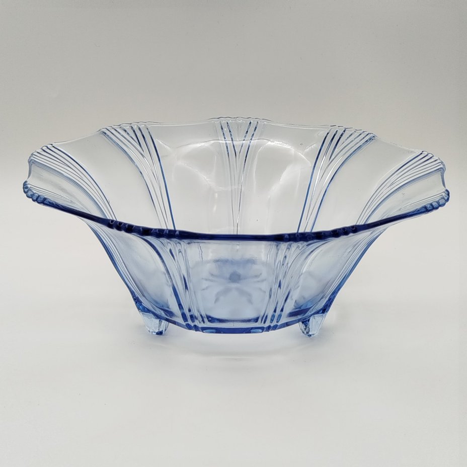 Салатник синего цвета на ножках