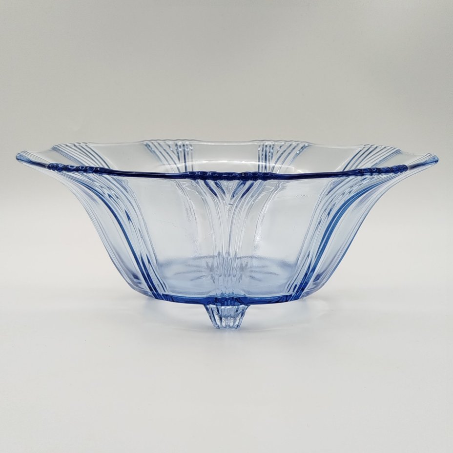 Салатник синего цвета на ножках