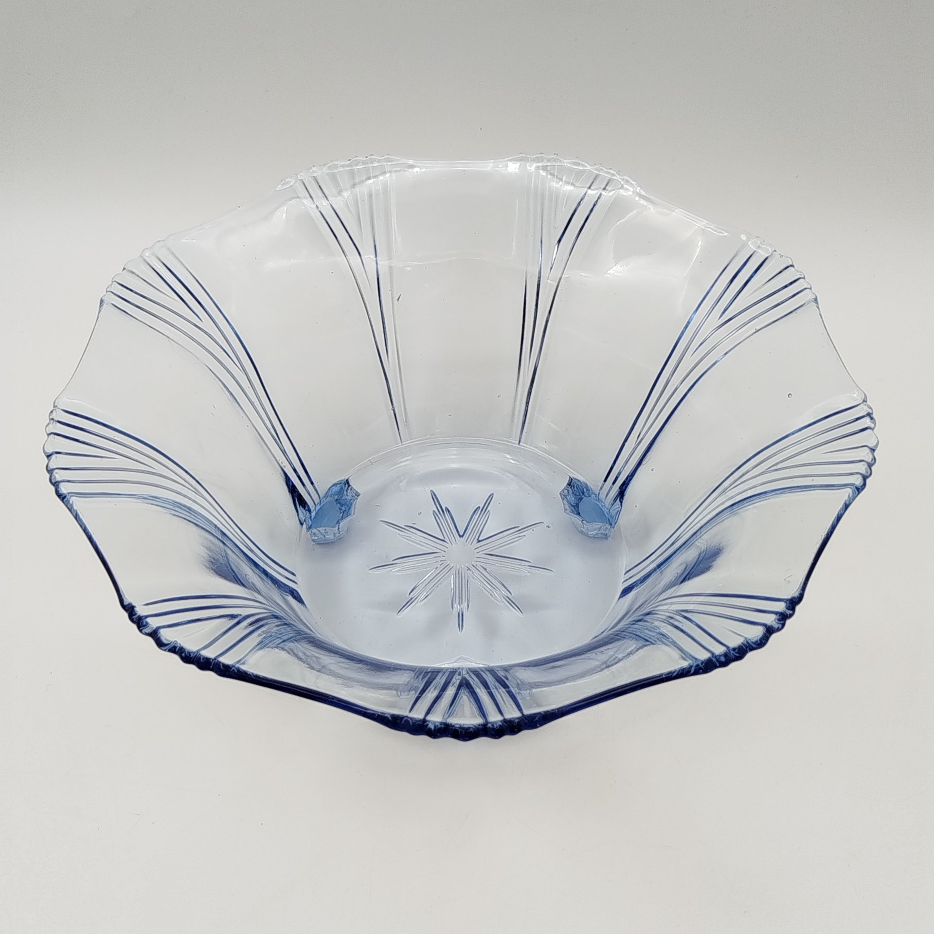 Салатник синего цвета на ножках, стекло, Европа, 1950-1980 гг.