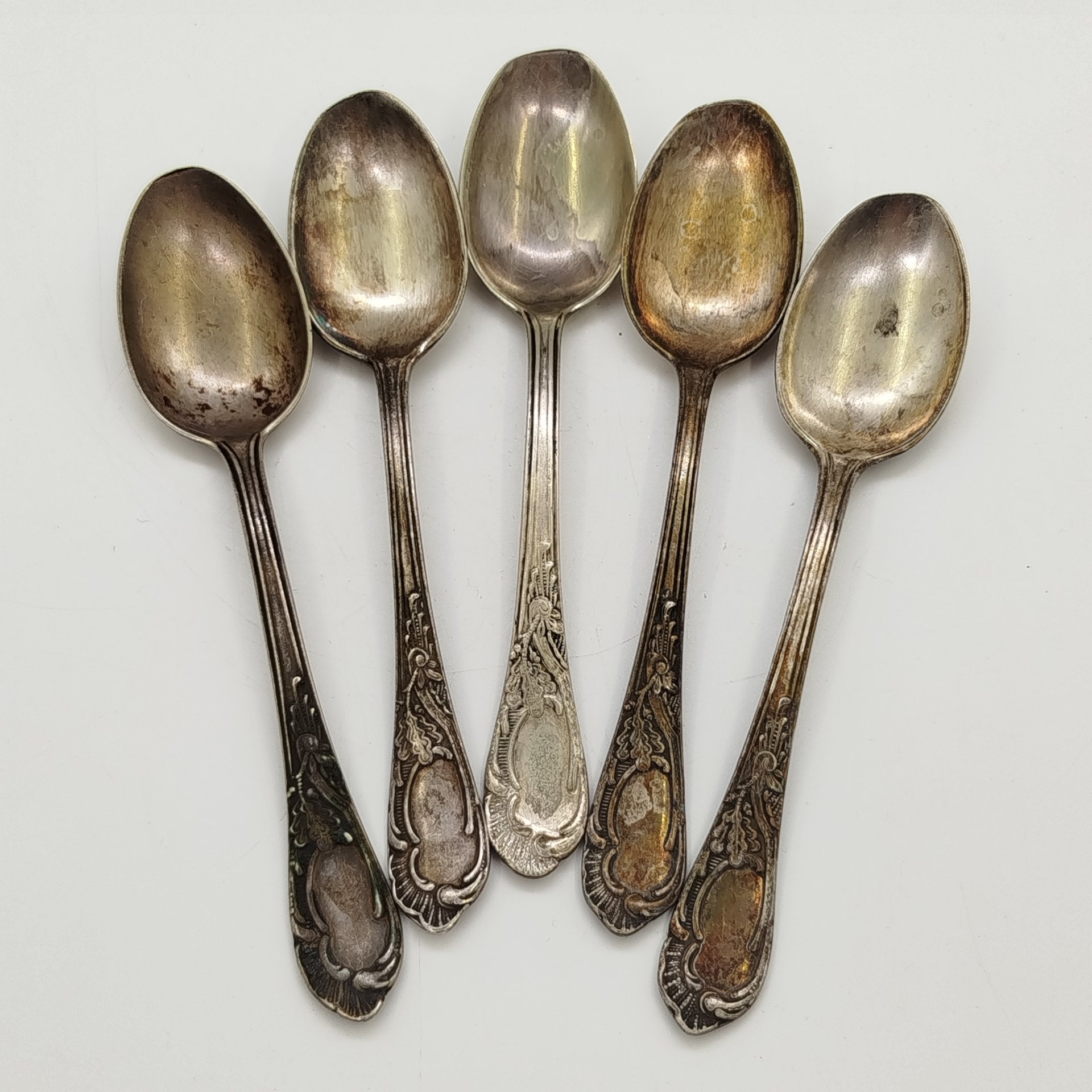 Набор из 5-ти чайных ложек "Дубок" (в подборе), мНЦ (медь-никель-цинк), Киевский завод столовых приборов и посуды им. Дзержинского (ЗiД, ЗиД), СССР, 1950-1960 гг.