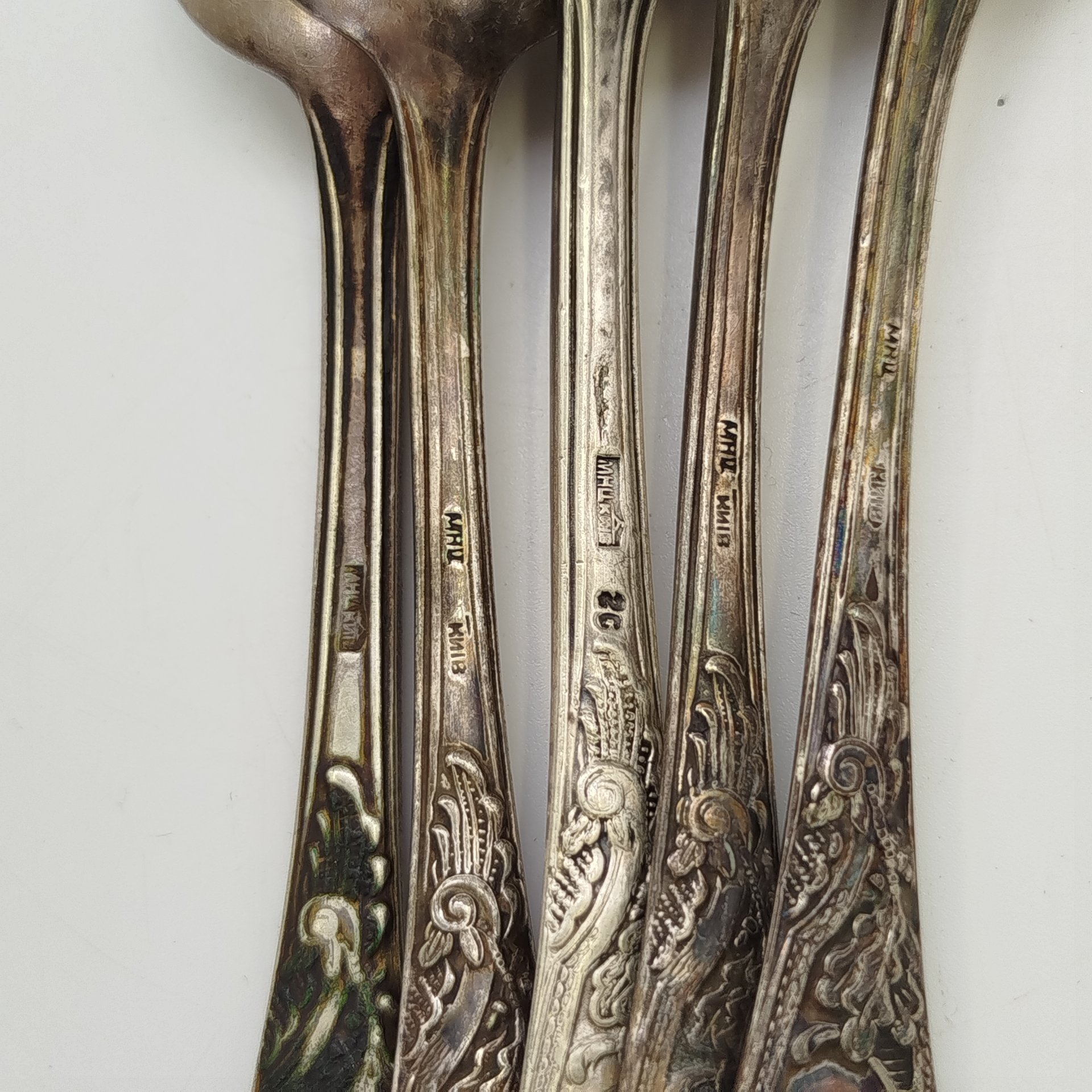 Набор из 5-ти чайных ложек "Дубок" (в подборе), мНЦ (медь-никель-цинк), Киевский завод столовых приборов и посуды им. Дзержинского (ЗiД, ЗиД), СССР, 1950-1960 гг.