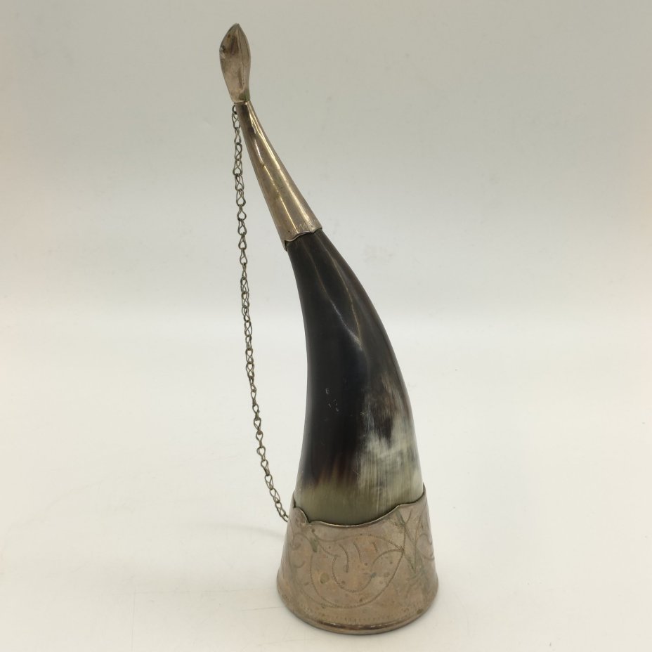 Рог изобилия (кубок для вина) с фигурным навершием