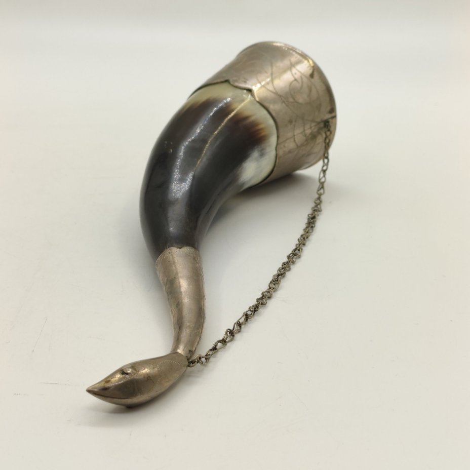 Рог изобилия (кубок для вина) с фигурным навершием