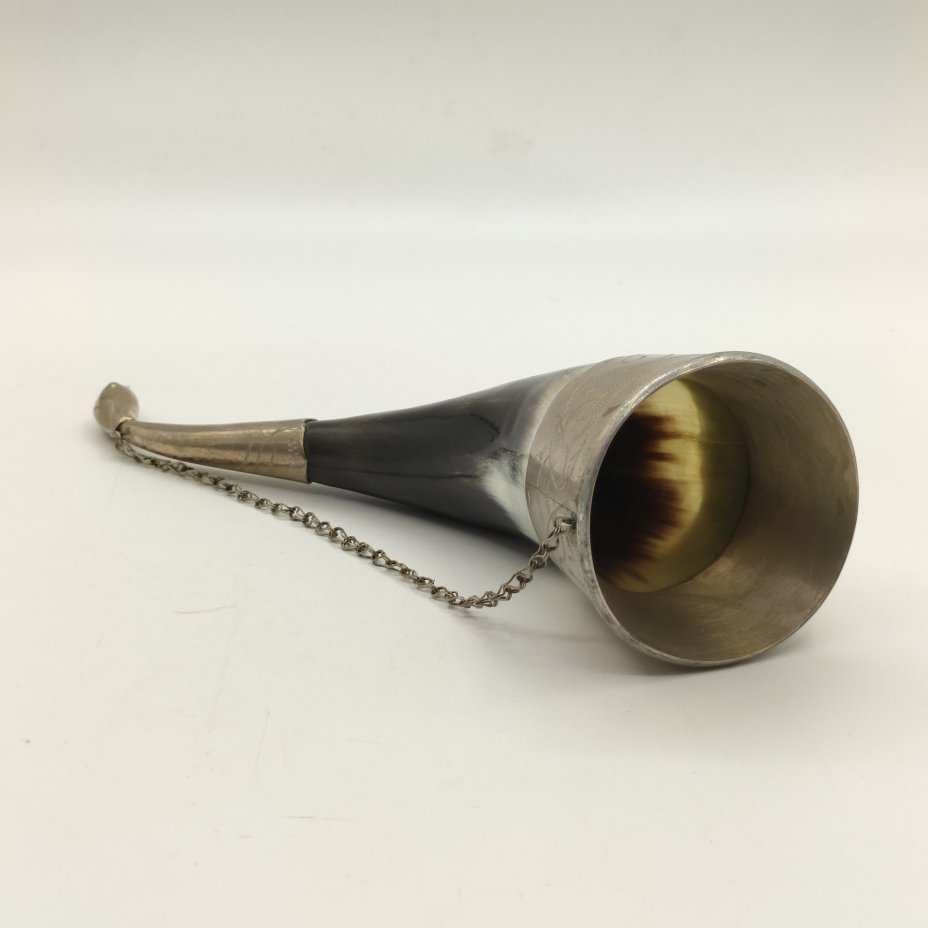 Рог изобилия (кубок для вина) с фигурным навершием