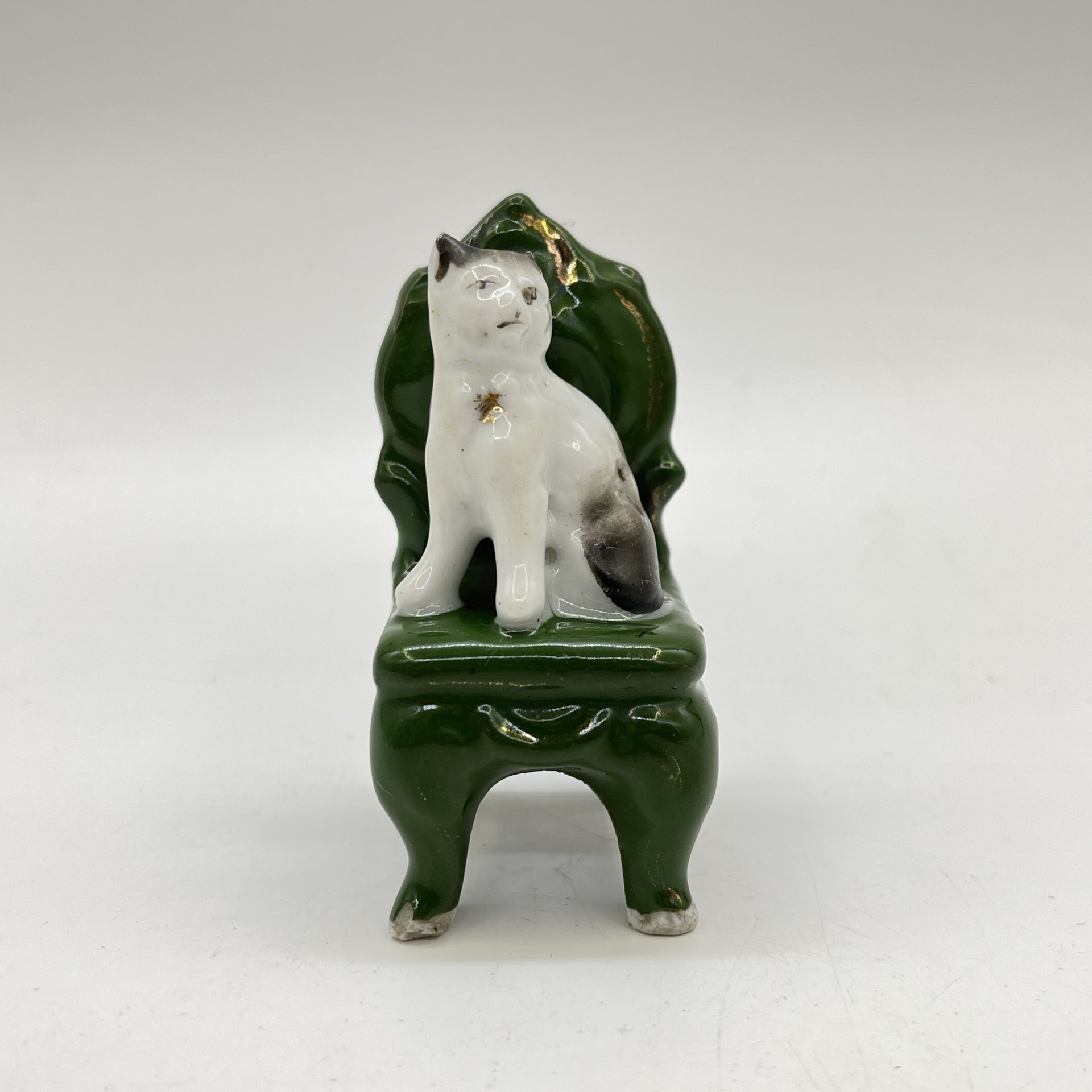 Статуэтка "Кошка на стуле", фарфор, золочение, Европа, 1970-1980 гг.
