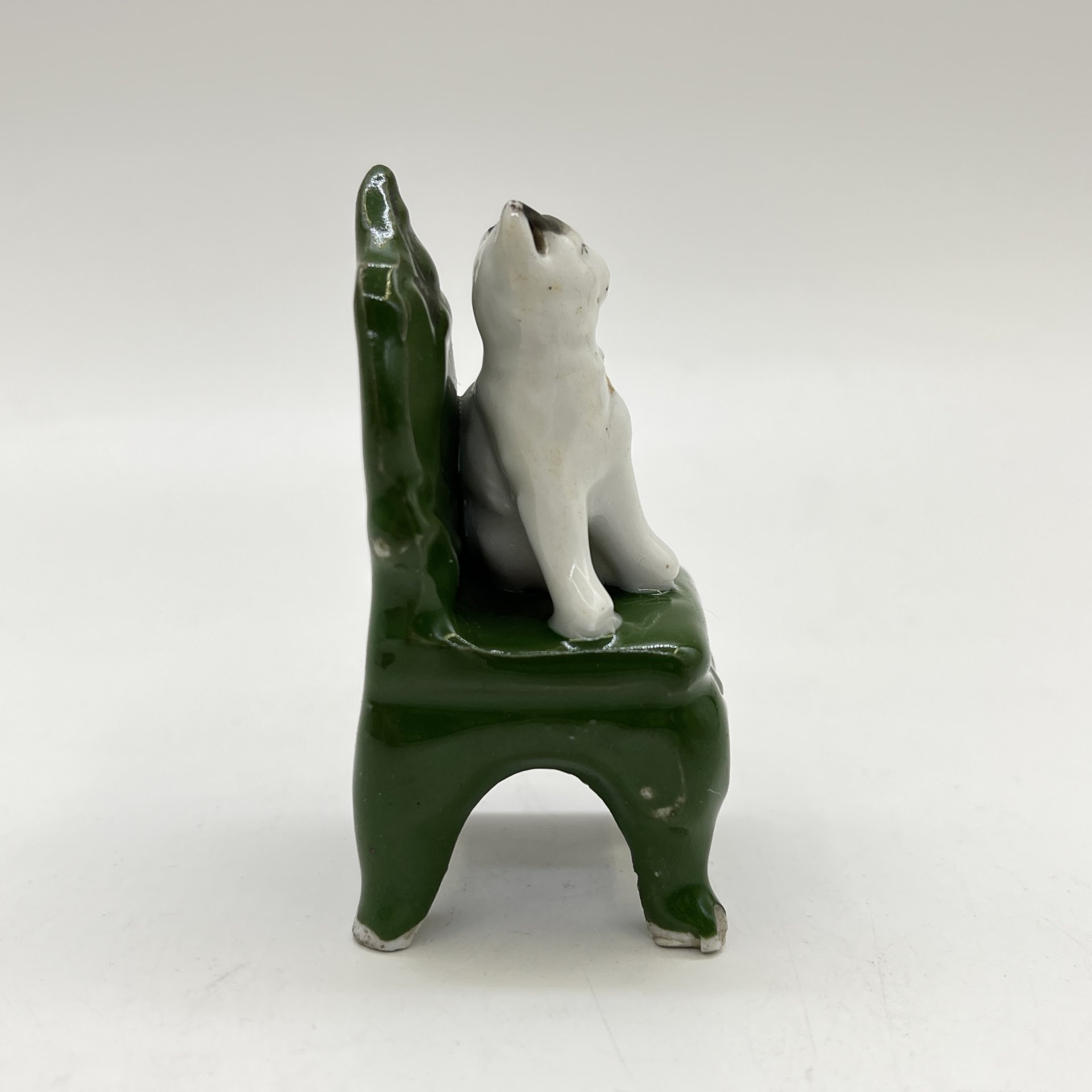 Статуэтка "Кошка на стуле", фарфор, золочение, Европа, 1970-1980 гг.