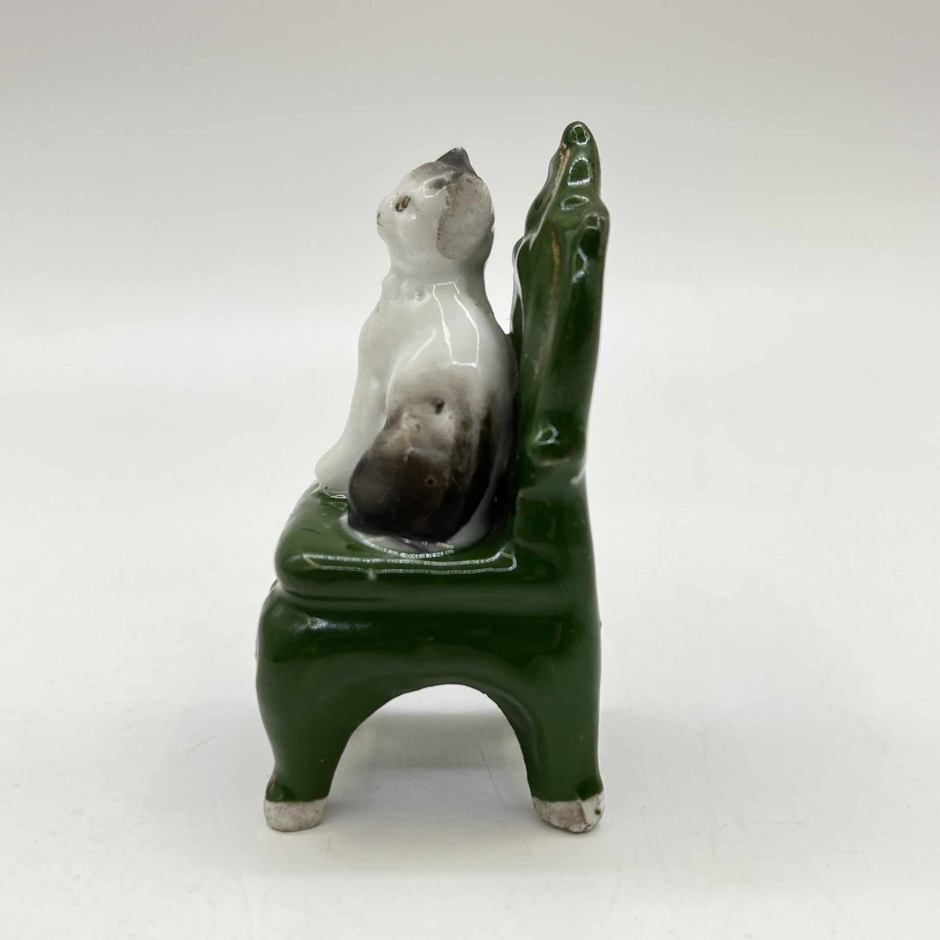 Статуэтка "Кошка на стуле", фарфор, золочение, Европа, 1970-1980 гг.
