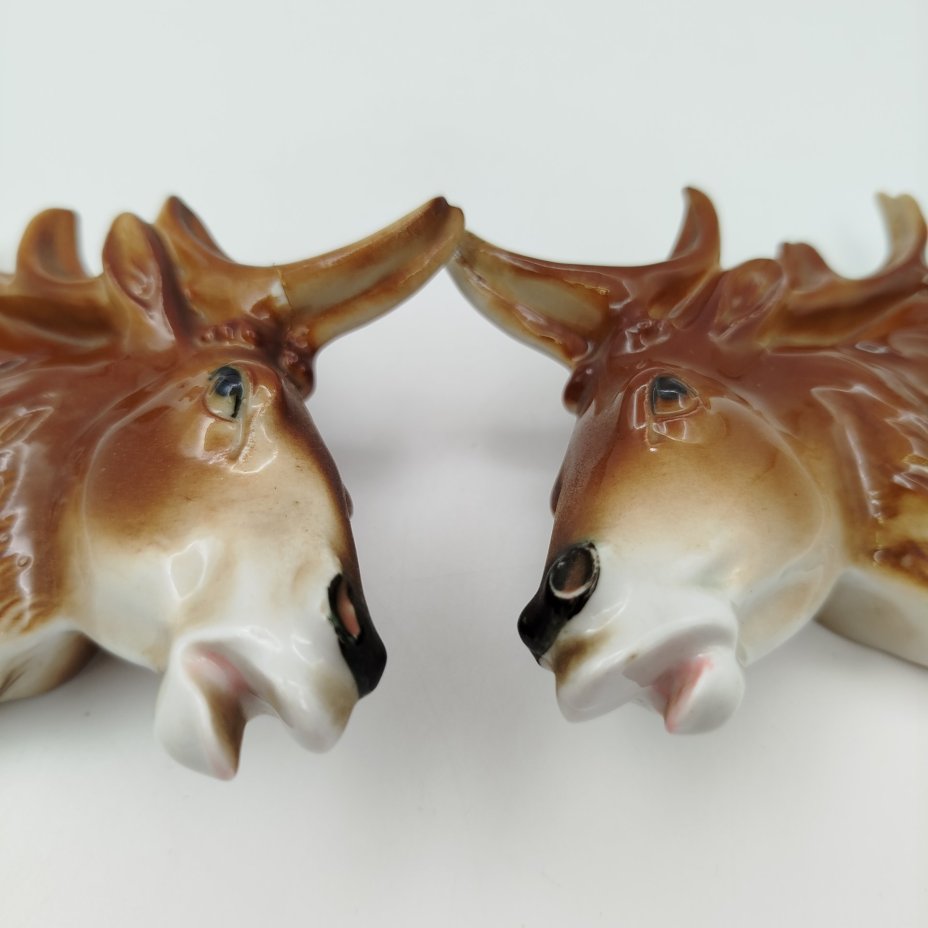 Пара декоративных настенных плакеток в виде голов оленей