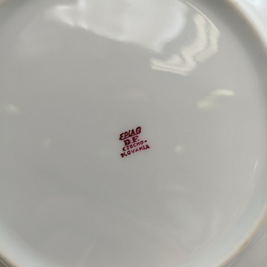 Набор из пяти закусочных/десертных тарелок с цветочным декором в розово-зеленой гамме