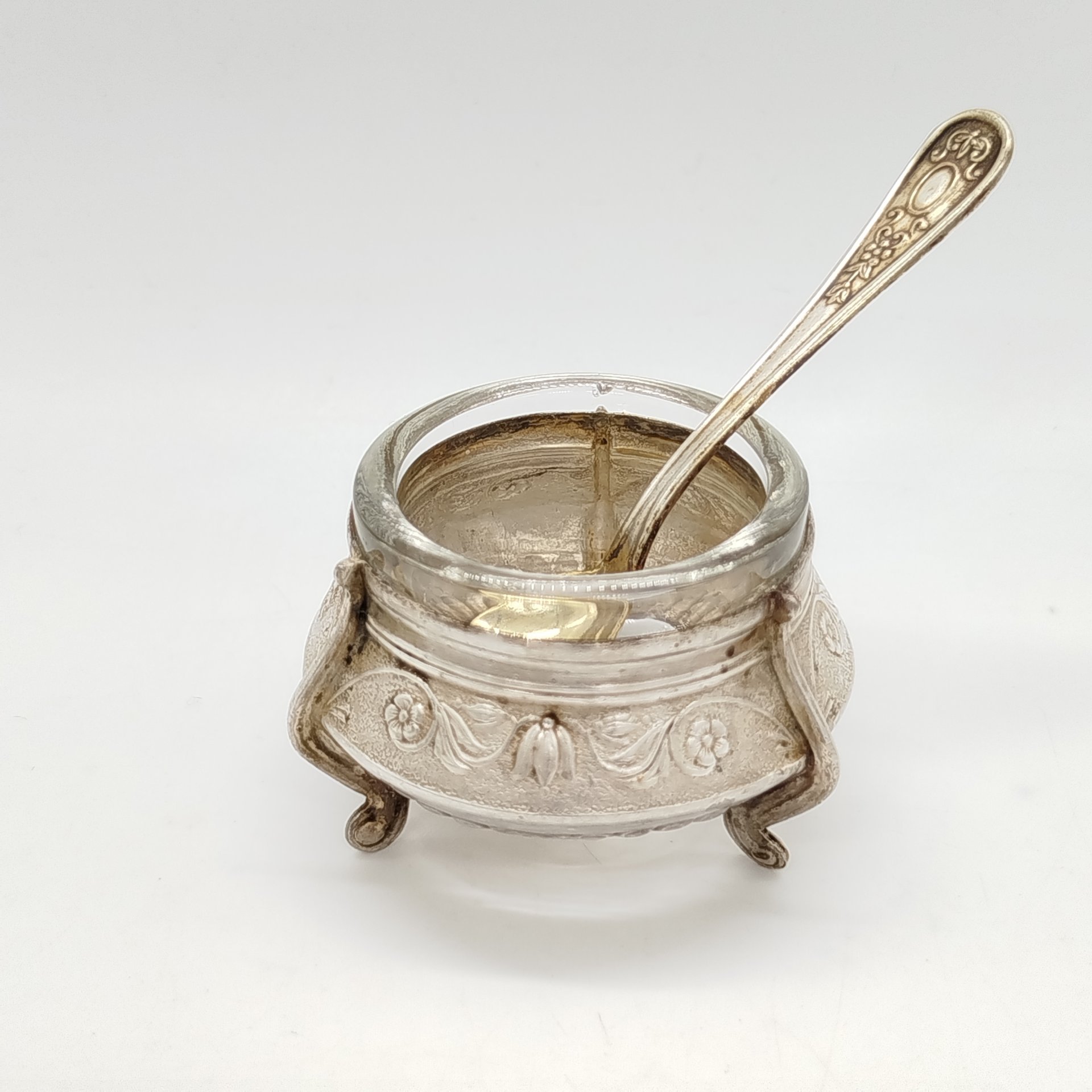 Солонка с ложкой, украшенная цветочным декором, Мстерская художественная фабрика  «Ювелир»