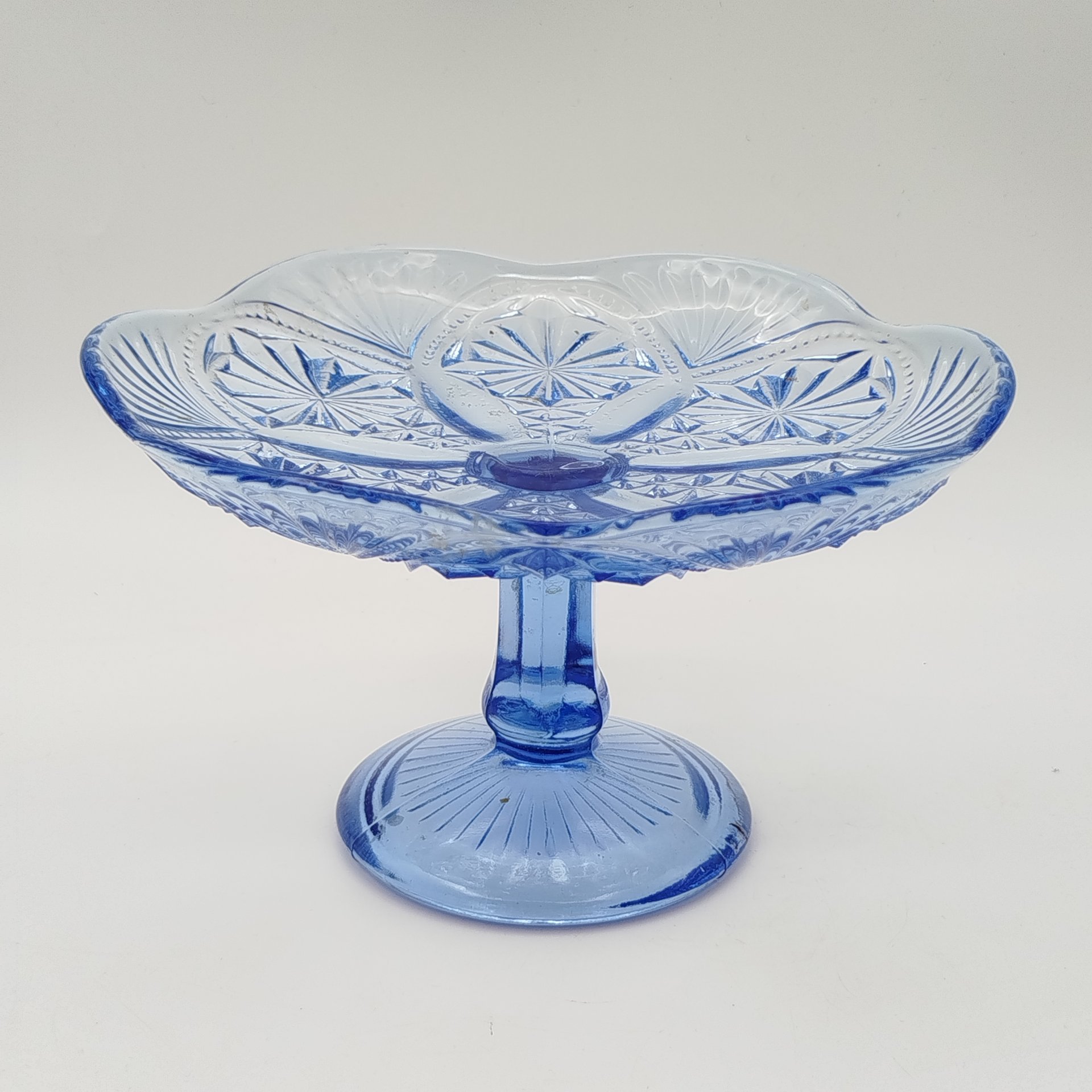 Ваза (конфетница, фруктовница) синего цвета с рельефным декором, стекло, пресс, СССР, 1960-1980 гг.