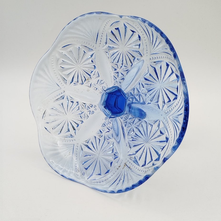 Ваза (конфетница, фруктовница) синего цвета с рельефным декором